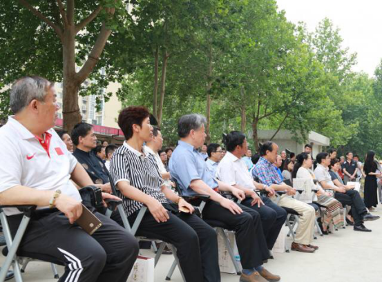 用心服務(wù)展風采  家風傳承繼道統(tǒng)