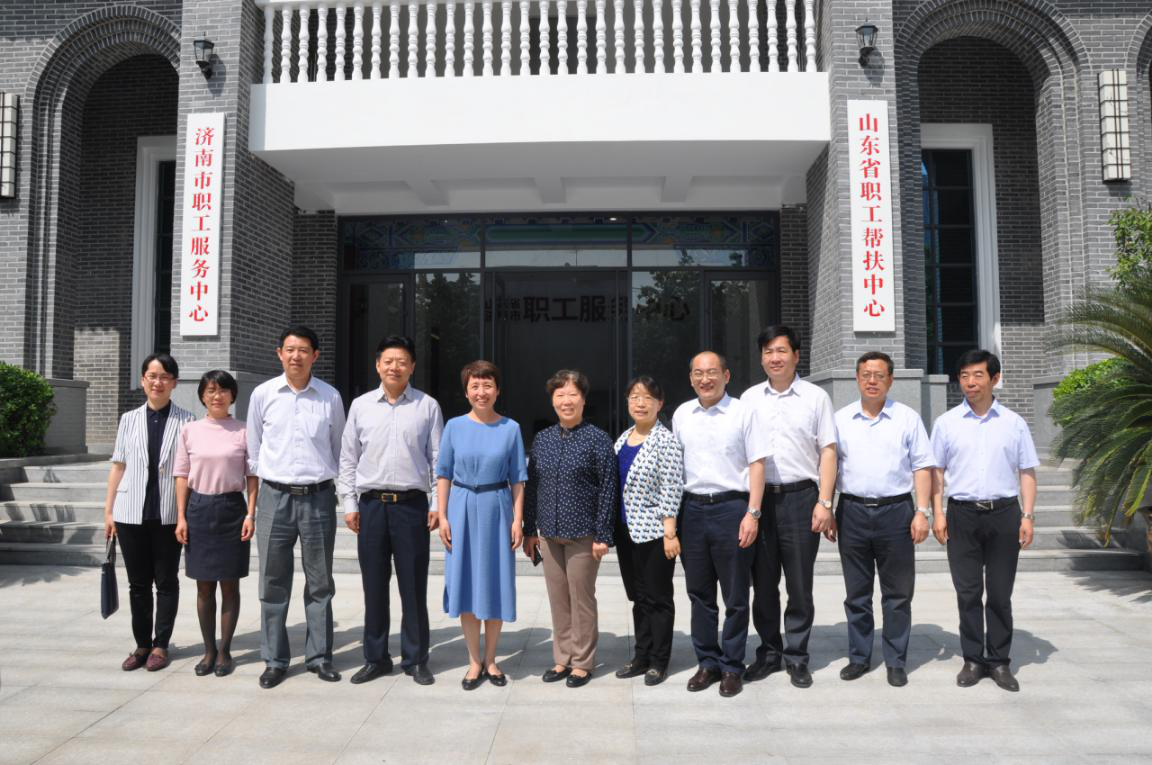 中華全國(guó)總工會(huì)領(lǐng)導(dǎo)石岱一行調(diào)研濟(jì)南連心物業(yè)服務(wù)的山東省、濟(jì)南市職工服務(wù)中心