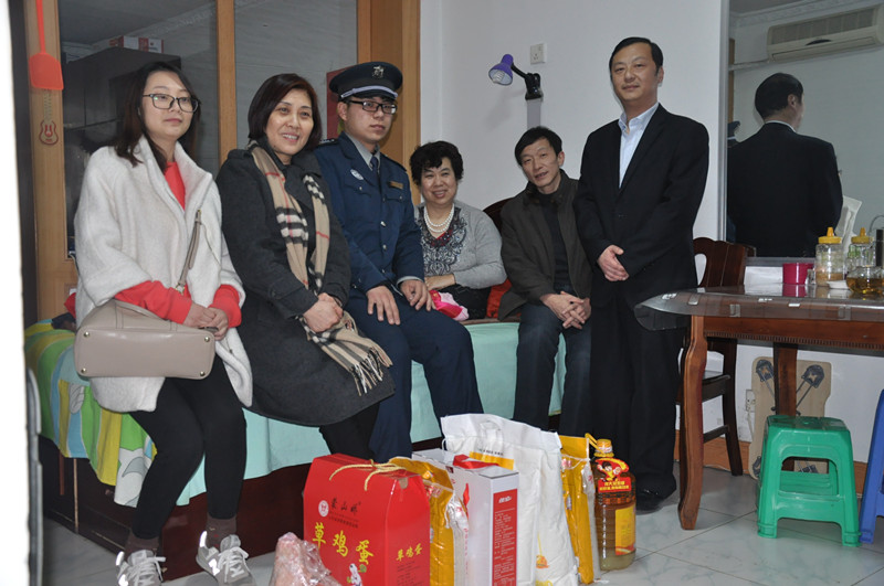濟南市物業(yè)協(xié)會領導慰問我公司特困職工