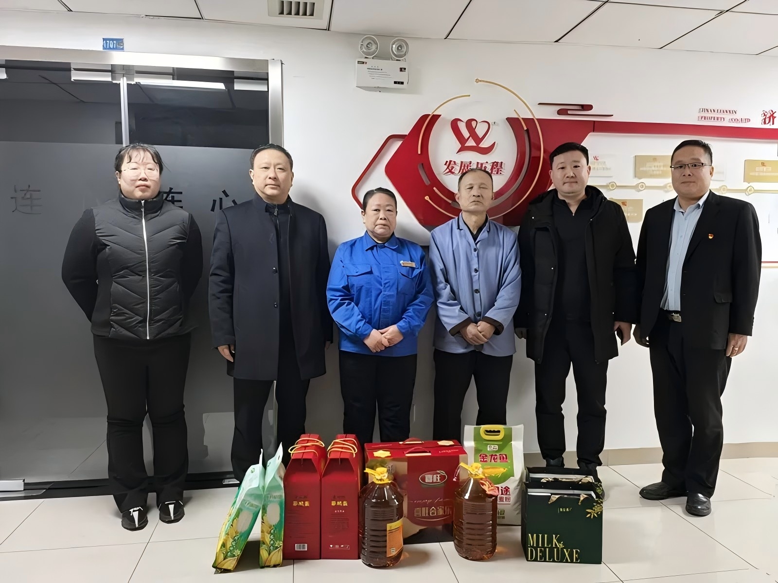 濟(jì)南市物業(yè)協(xié)會走訪慰問連心物業(yè)特困職工